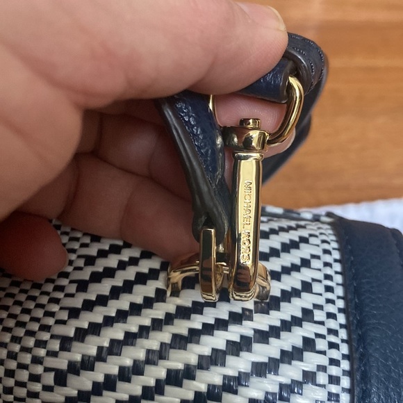 EUC Michael Kors Blue Navy and White Kinsley XS satchel. - Picture 6 of 17